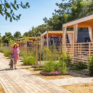 Kompleks wypoczynkowy Mobile Homes Lopari, Nerezine